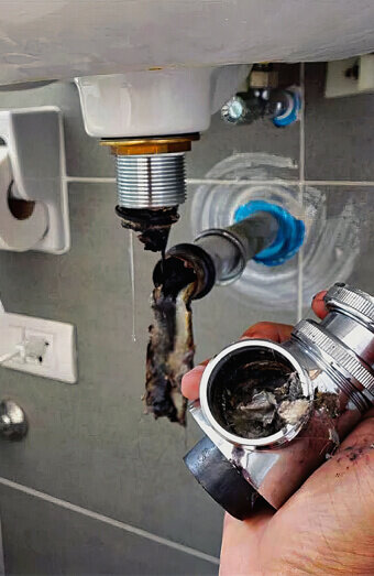 https://blockeddrainslandsdale.com.au/uploads/2025/07/blocked-sink-36737.jpg